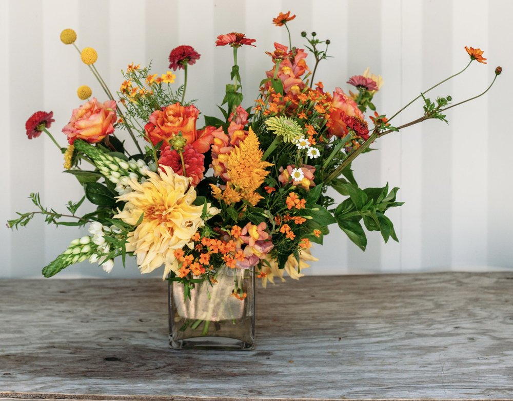 Floral centerpiece arrangement